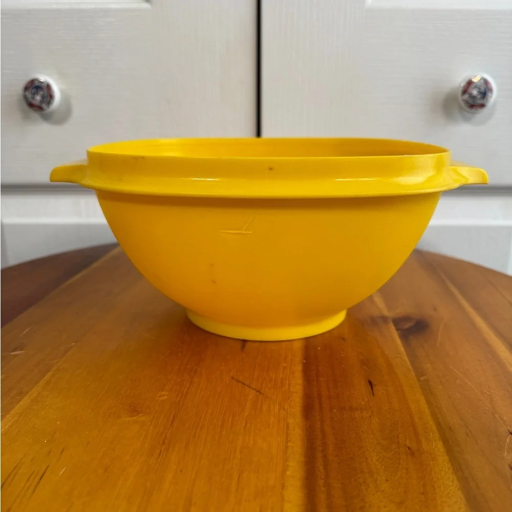 Tupperware‎ Servalier Vintage 6 cup yellow bowl 836-6